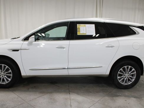 Used 2023 Buick Enclave Essence image 6