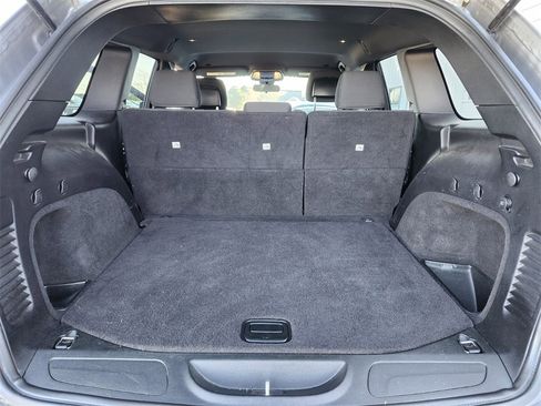 Used 2018 Jeep Grand Cherokee Laredo image 28
