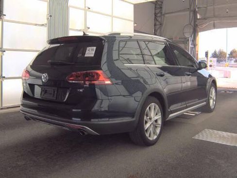 Used 2017 Volkswagen Golf Alltrack S AWD/4WD image 2