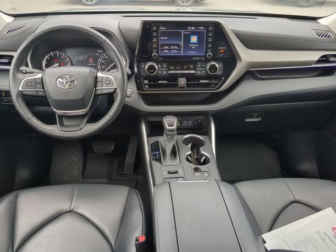Used 2022 Toyota Highlander XLE image 21