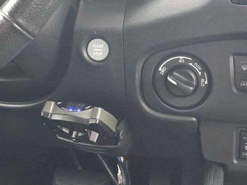 Used 2022 Nissan Frontier PRO-4X w/ Pro-4X Premium Package image 17