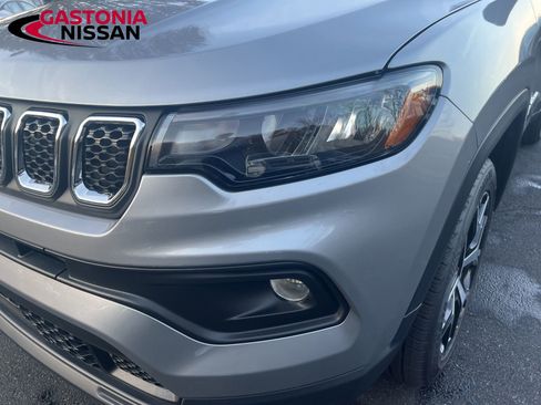 Used 2024 Jeep Compass Latitude image 7