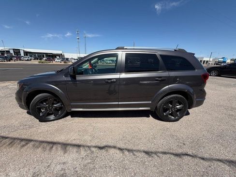 Used 2020 Dodge Journey Crossroad FWD image 3