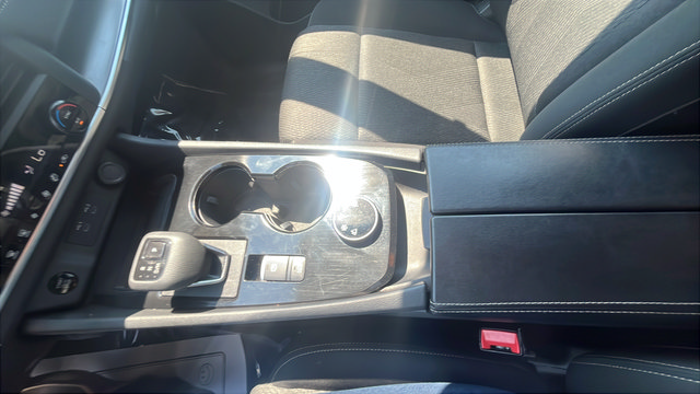 Used 2025 Nissan Rogue SV AWD/4WD image 17
