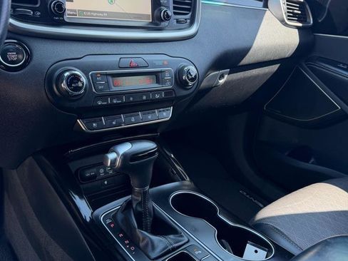 Used 2019 Kia Sorento SX FWD image 6