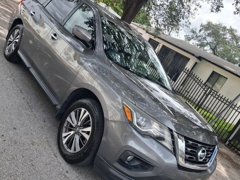 Used 2017 Nissan Pathfinder SL w/ Trailer Tow Package FWD image 7
