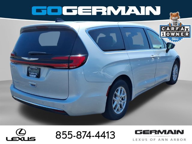Used 2024 Chrysler Pacifica Touring-L FWD image 7