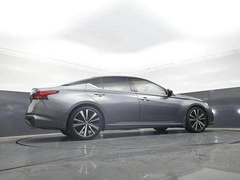 Used 2020 Nissan Altima 2.0 Platinum FWD image 29