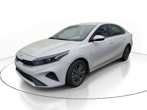 Used 2023 Kia Forte LXS w/ LXS Technology Package image 2