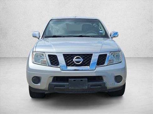 Used 2016 Nissan Frontier SV RWD image 2