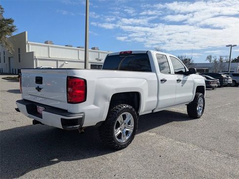 Used 2018 Chevrolet Silverado 1500 Custom w/ Custom Value Package image 5