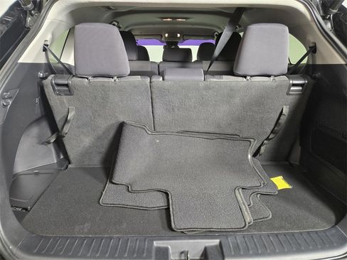 Used 2022 Toyota Highlander LE image 18