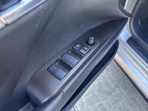 Used 2023 Toyota Camry SE image 12