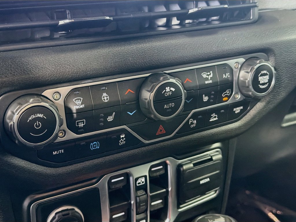 Used 2024 Jeep Wrangler Unlimited w/ Convenience Group AWD/4WD image 16
