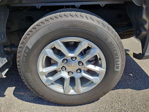 Used 2024 Chevrolet Silverado 1500 LT AWD/4WD image 6