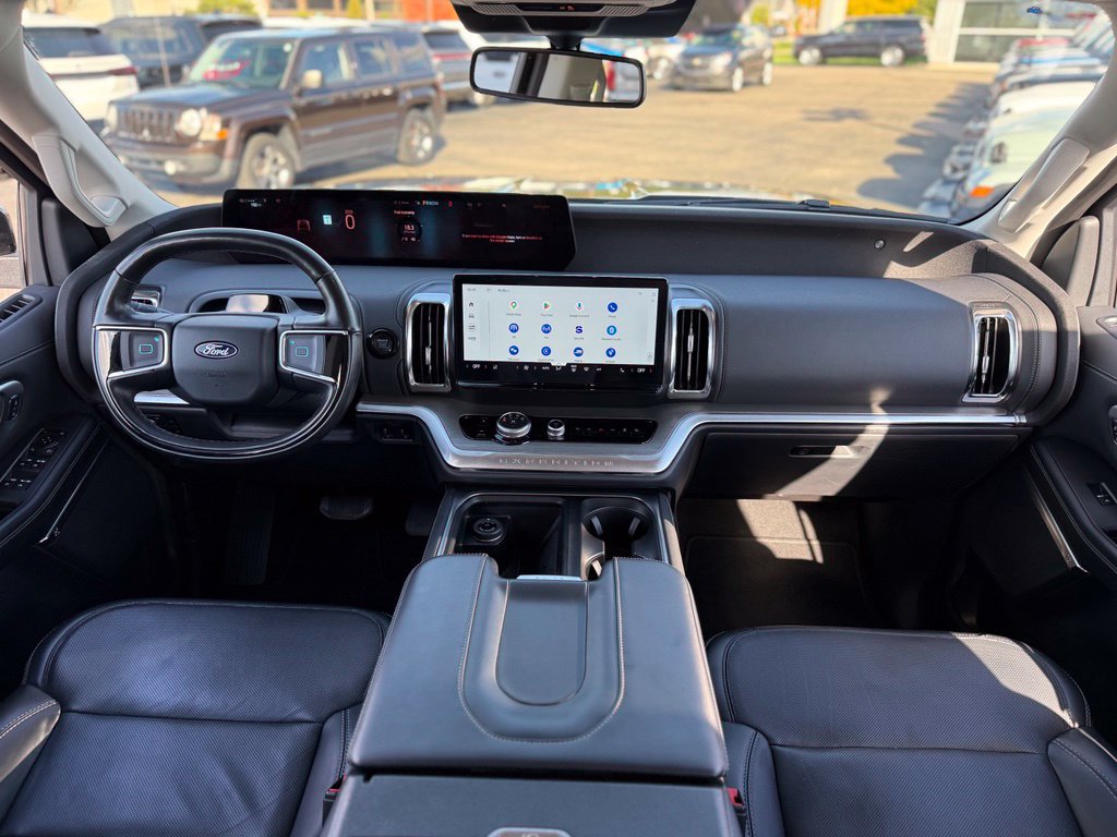 Certified 2025 Ford Expedition Platinum AWD/4WD image 2