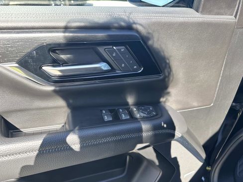 Used 2025 GMC Yukon Denali image 18