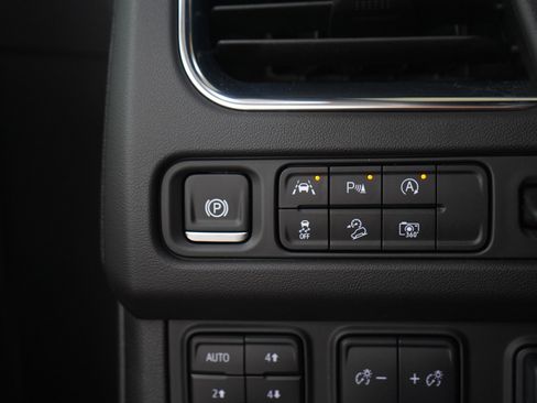 Used 2024 Chevrolet Suburban Premier AWD/4WD image 29