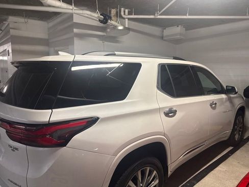 Used 2023 Chevrolet Traverse Premier FWD image 2