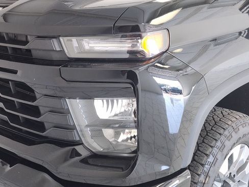 Used 2024 Chevrolet Silverado 2500 Custom w/ Custom Value Package AWD/4WD image 8