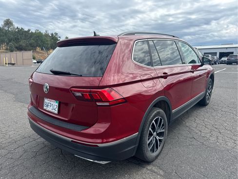 Used 2021 Volkswagen Tiguan SE w/ Panoramic Sunroof Package FWD image 5