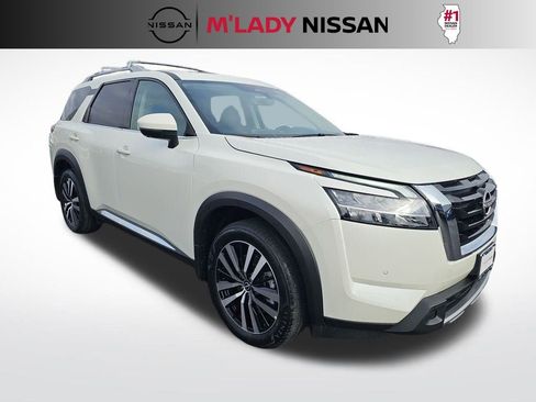 Used 2024 Nissan Pathfinder Platinum w/ Cargo Package image 4
