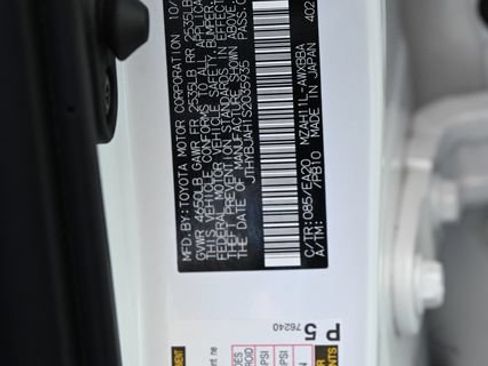 Certified 2025 Lexus UX 300h FWD w/ Accessory Package (Z2) image 24