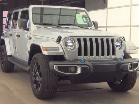 Used 2023 Jeep Wrangler Unlimited Sahara w/ Cold Weather Group AWD/4WD image 4