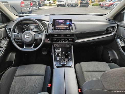 Used 2024 Nissan Rogue SV image 30