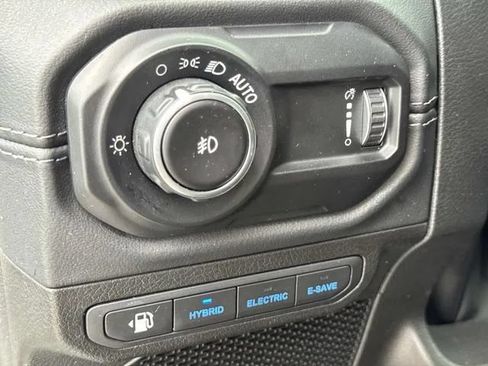 Used 2024 Jeep Wrangler Unlimited Sahara AWD/4WD image 30