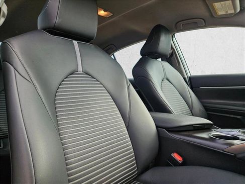 Used 2023 Toyota Camry SE FWD image 19