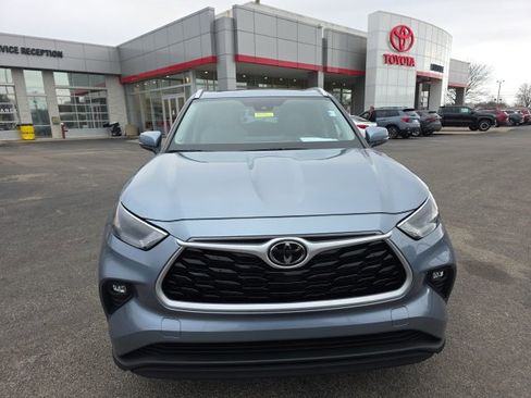 Certified 2023 Toyota Highlander XLE image 3
