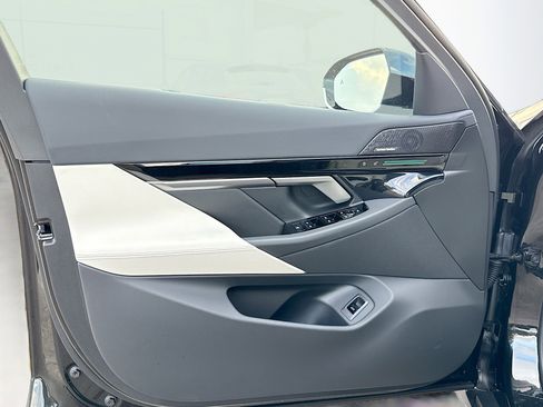 New 2026 BMW 530i w/ Convenience Package image 23