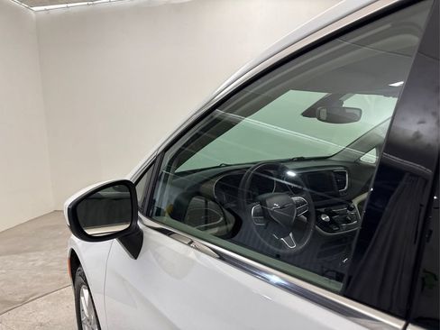 Used 2023 Chrysler Voyager LX FWD image 20