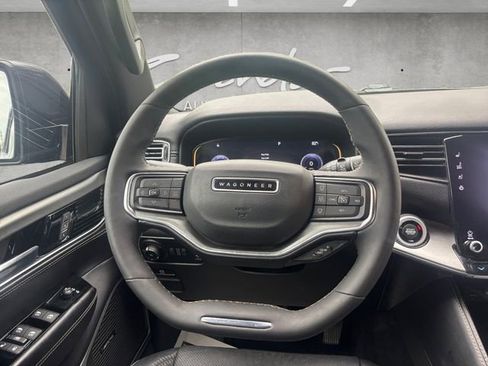 Used 2023 Jeep Wagoneer Series II RWD image 27