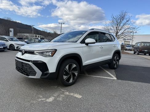 New 2026 Volkswagen Taos SE AWD/4WD image 7