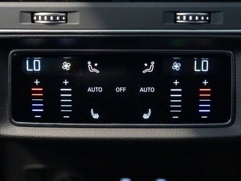 Used 2025 Audi Q8 Prestige AWD/4WD image 9