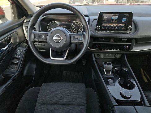 Used 2024 Nissan Rogue SV image 10