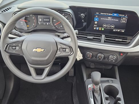 New 2026 Chevrolet Trax LS w/ LS Convenience Package FWD image 25