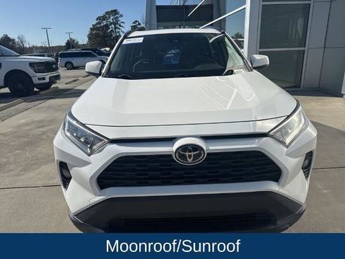 Used 2020 Toyota RAV4 XLE w/ Convenience Package image 3