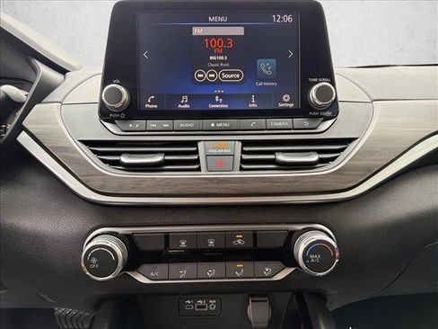 Used 2024 Nissan Altima 2.5 SV image 17