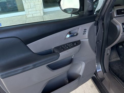 Used 2016 Honda Odyssey Touring Elite image 5