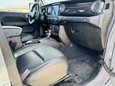 Used 2021 Jeep Wrangler Unlimited Rubicon w/ Trailer Tow Package image 31