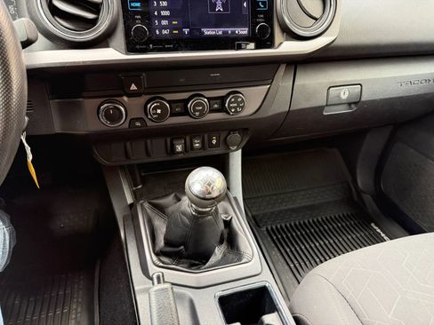 Used 2019 Toyota Tacoma TRD Sport image 12