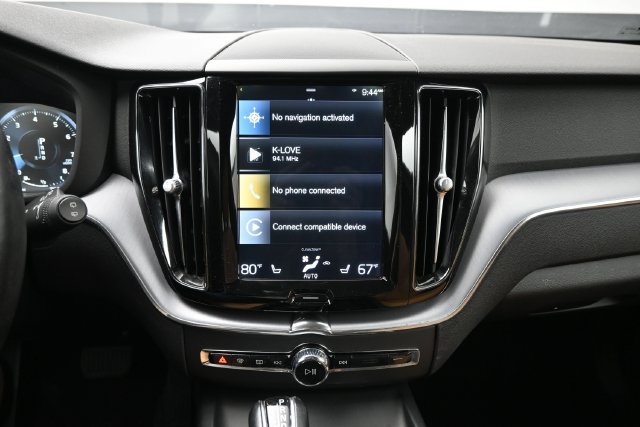 Used 2020 Volvo XC60 T6 Momentum w/ Protection Package Premier AWD/4WD image 13