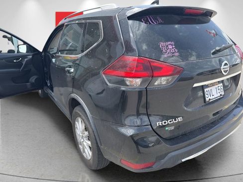 Used 2018 Nissan Rogue SV image 4