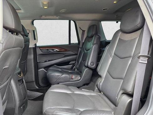 Used 2019 Cadillac Escalade Luxury AWD/4WD image 19