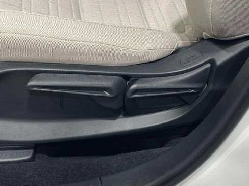 New 2027 Honda HR-V LX image 16