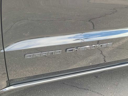 Used 2017 Jeep Grand Cherokee Altitude AWD/4WD image 15