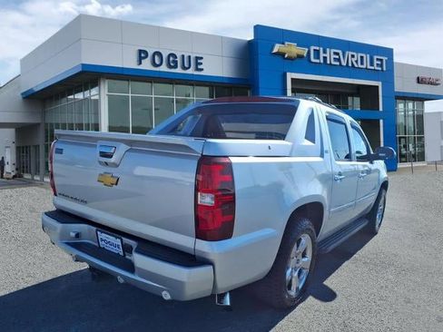 Used 2012 Chevrolet Avalanche LTZ image 2